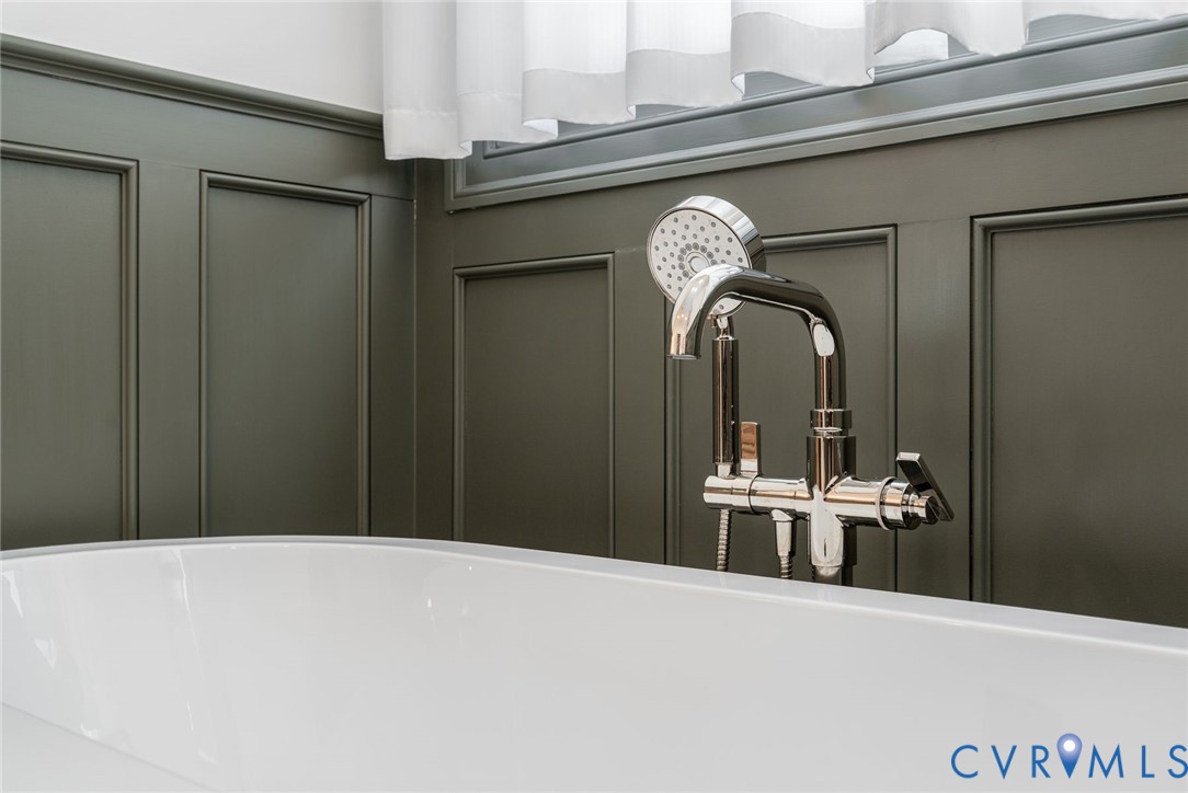 9120 James Riverwatch Dr