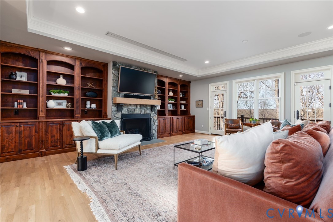 9120 James Riverwatch Dr