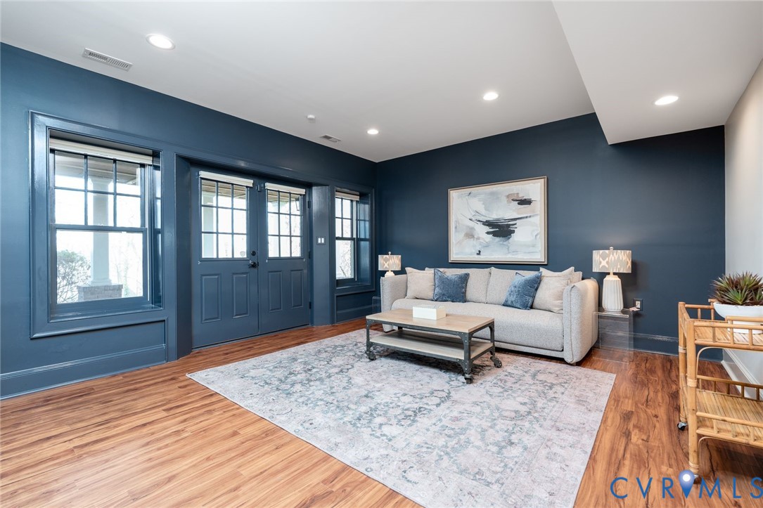 9120 James Riverwatch Dr