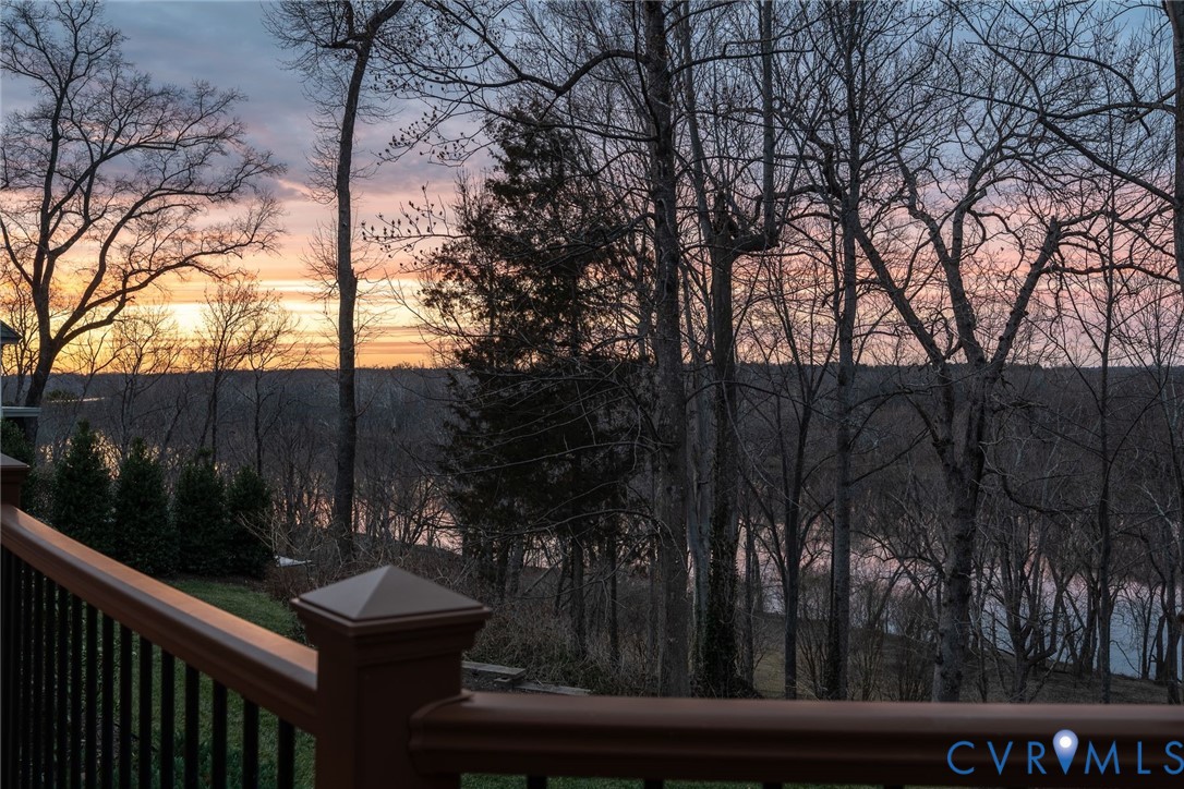 9120 James Riverwatch Dr