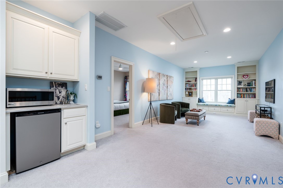 9120 James Riverwatch Dr