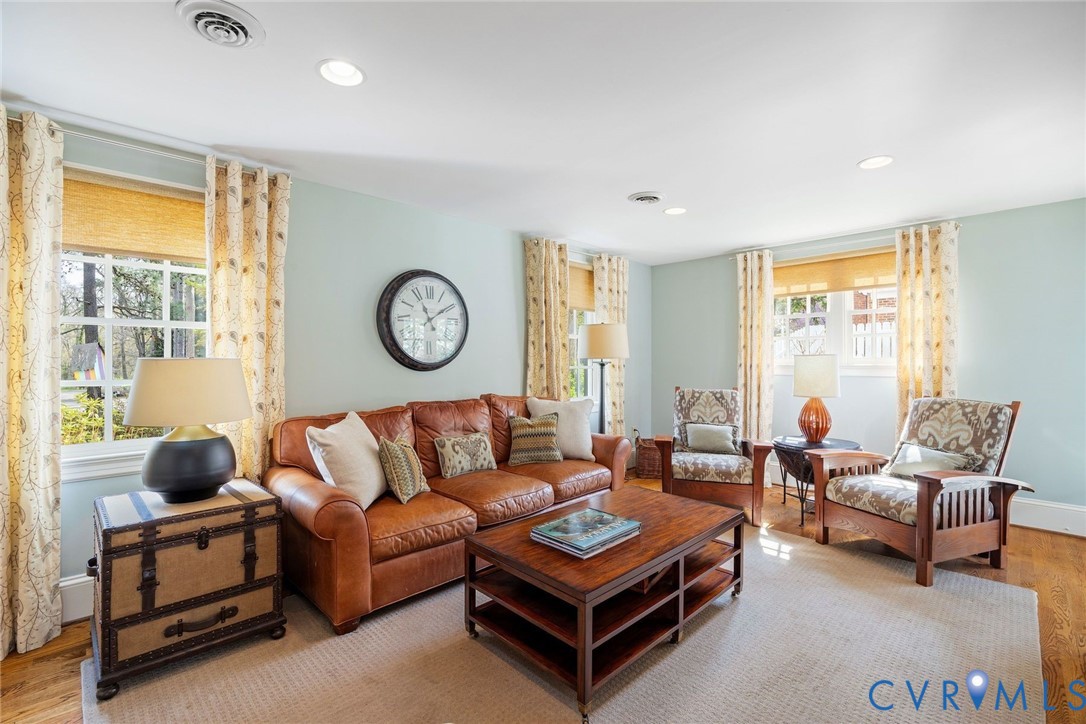 318 Lakewood Dr