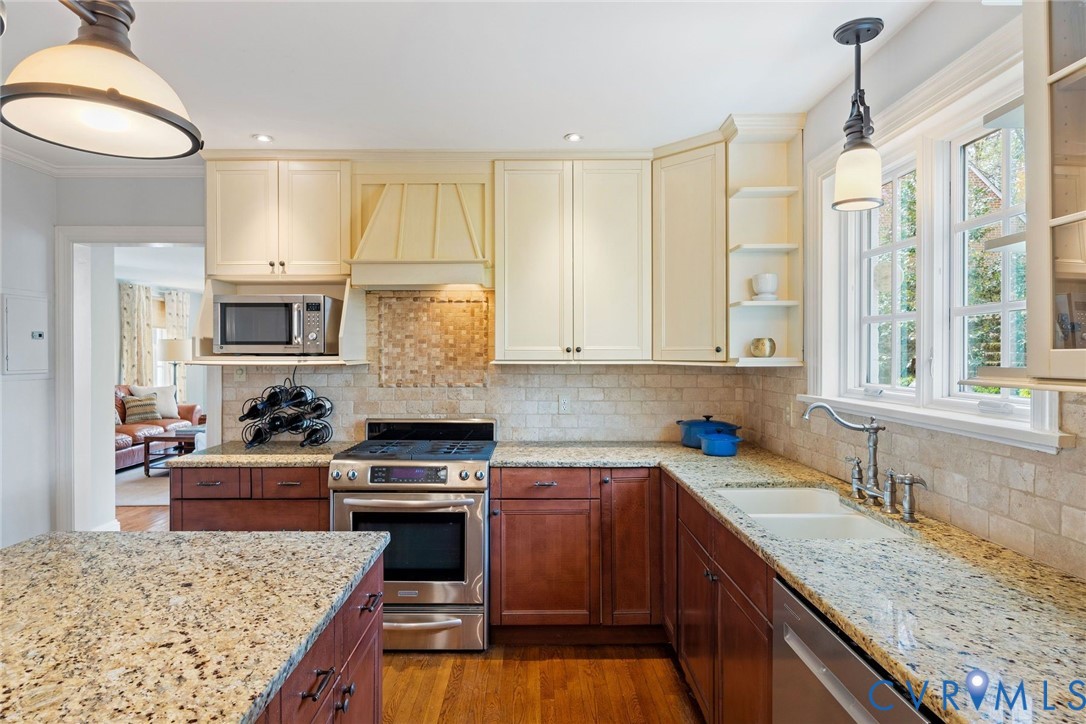 318 Lakewood Dr