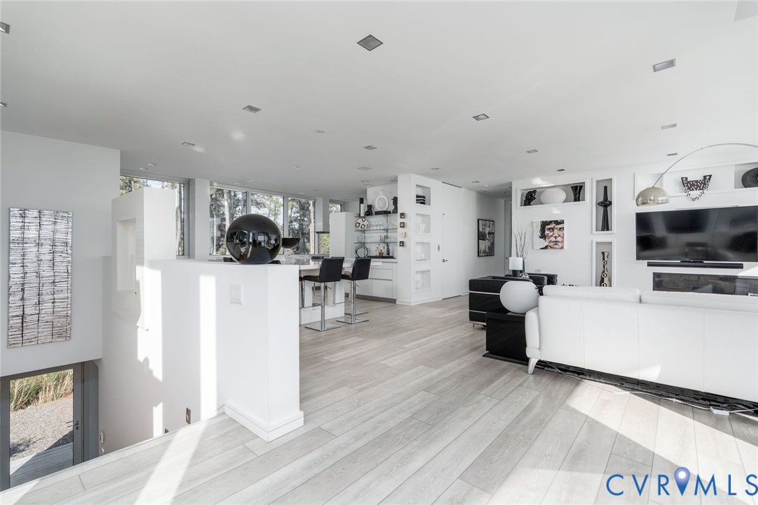 448 Windjammer Ln
