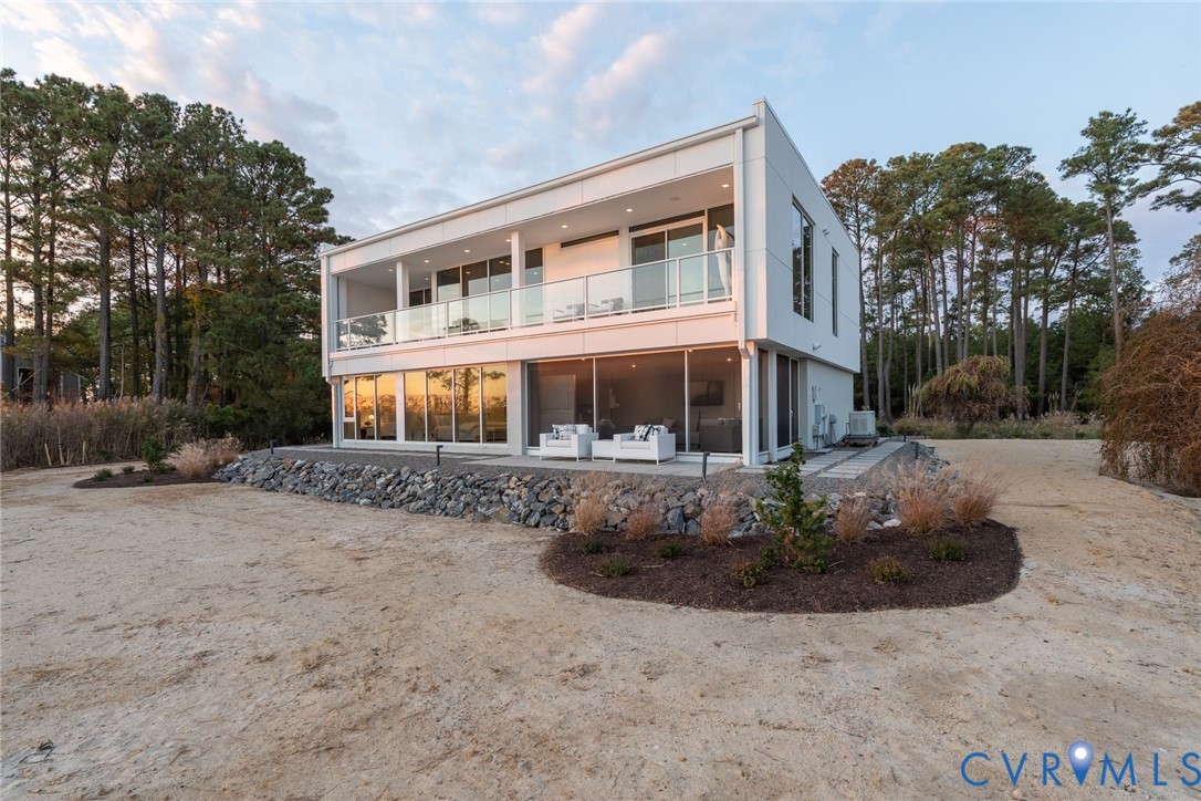 448 Windjammer Ln