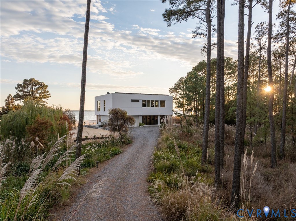 448 Windjammer Ln
