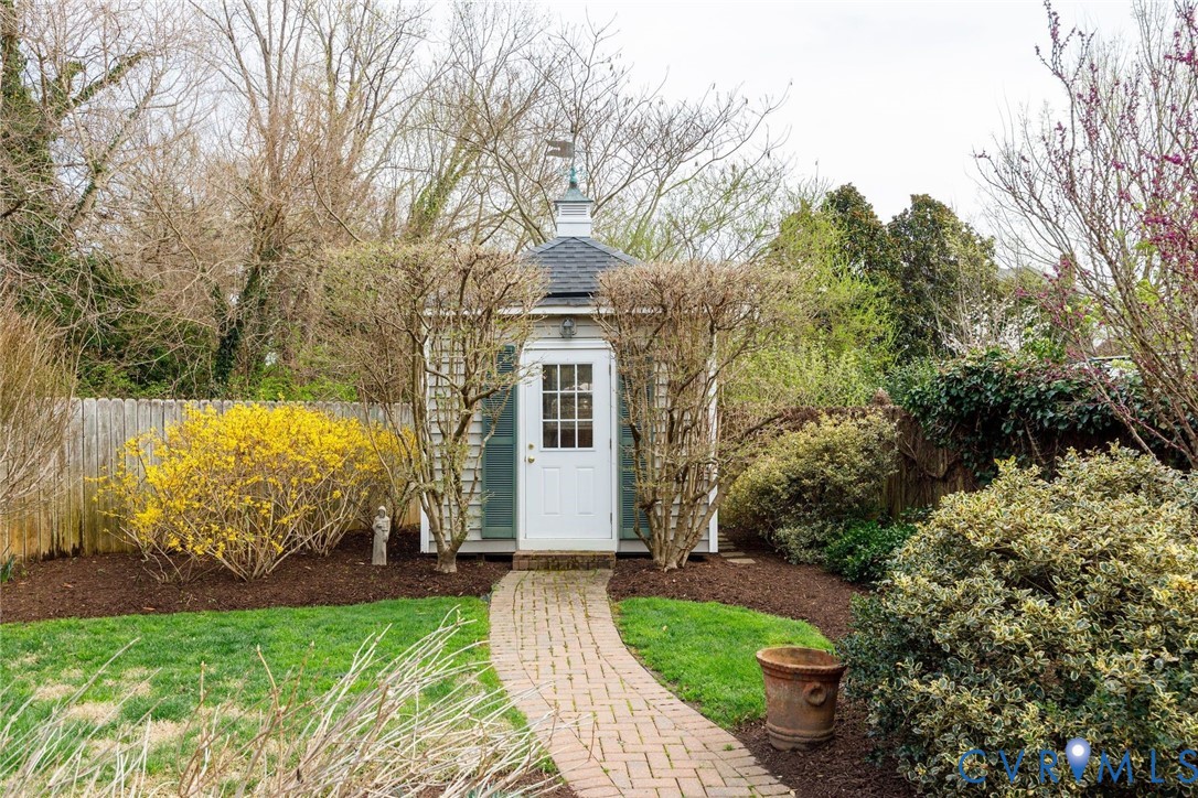 407 Henri Rd