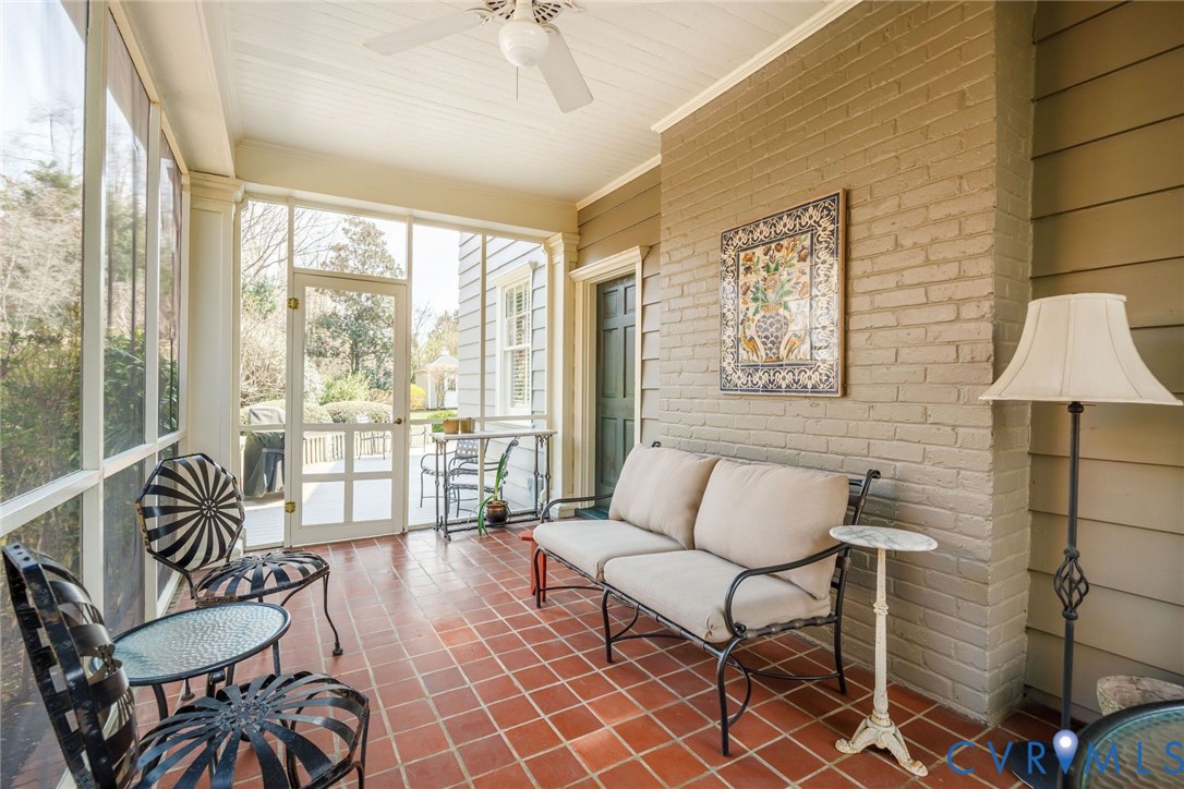 407 Henri Rd