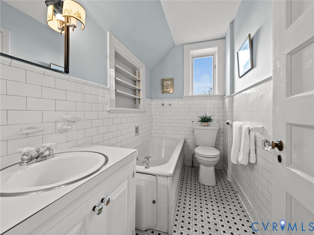 1214 Rothesay Cir