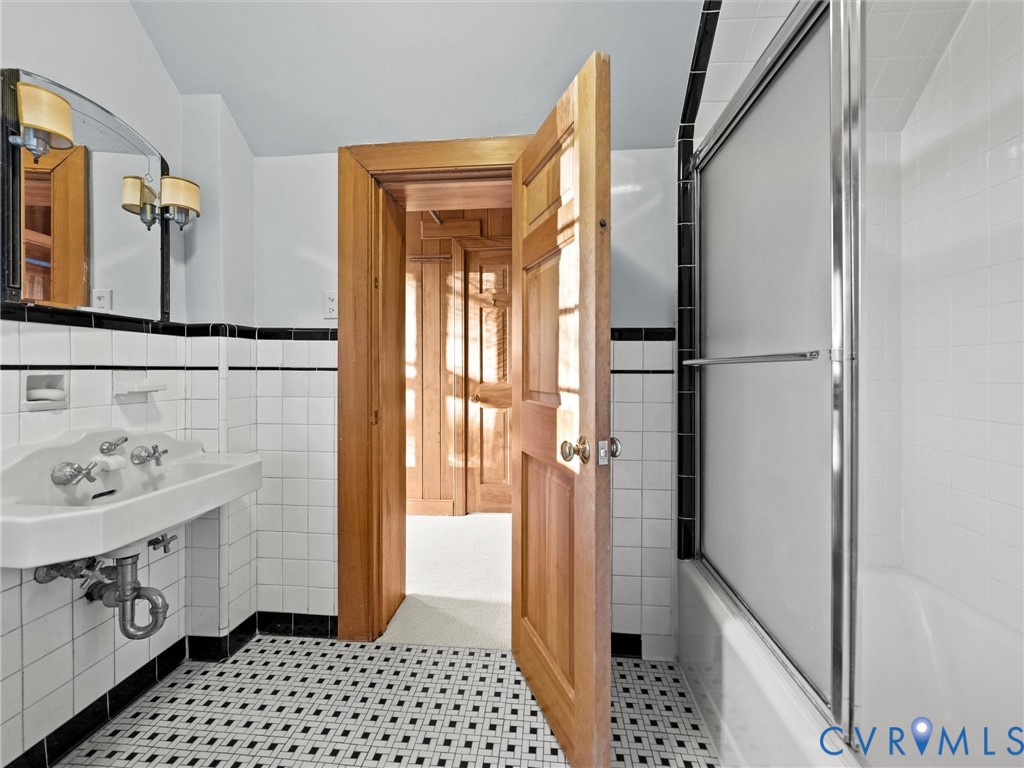 1214 Rothesay Cir