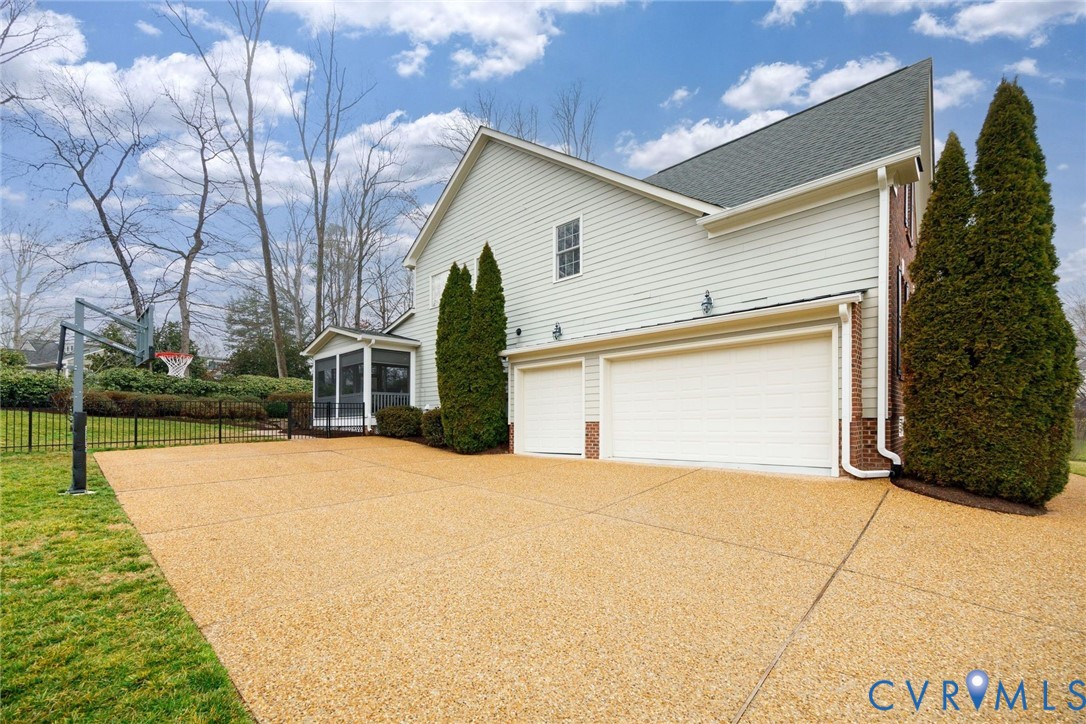 593 Raleigh Manor Rd