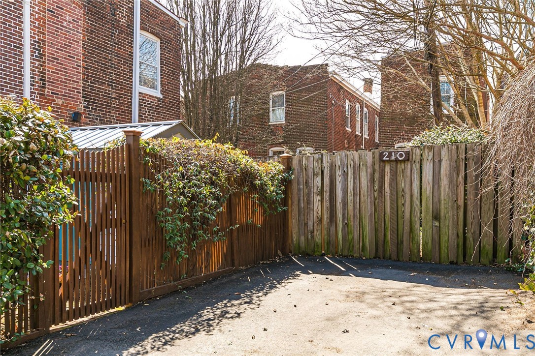 210 N 28th St