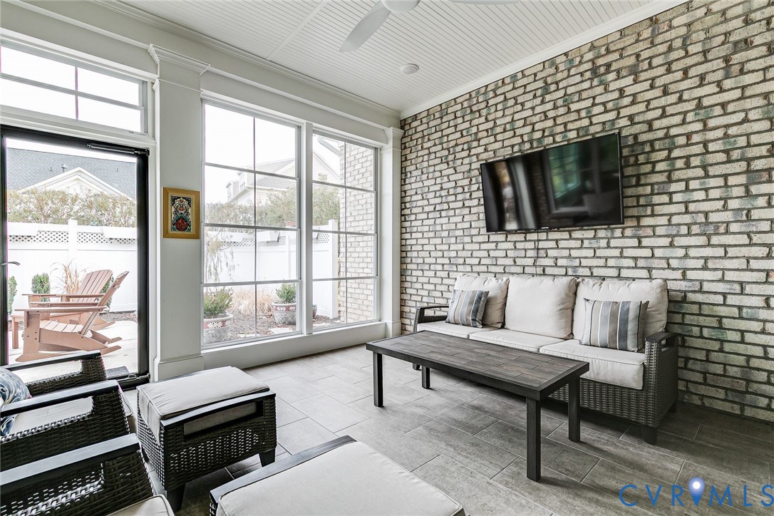 7120 Montage Row