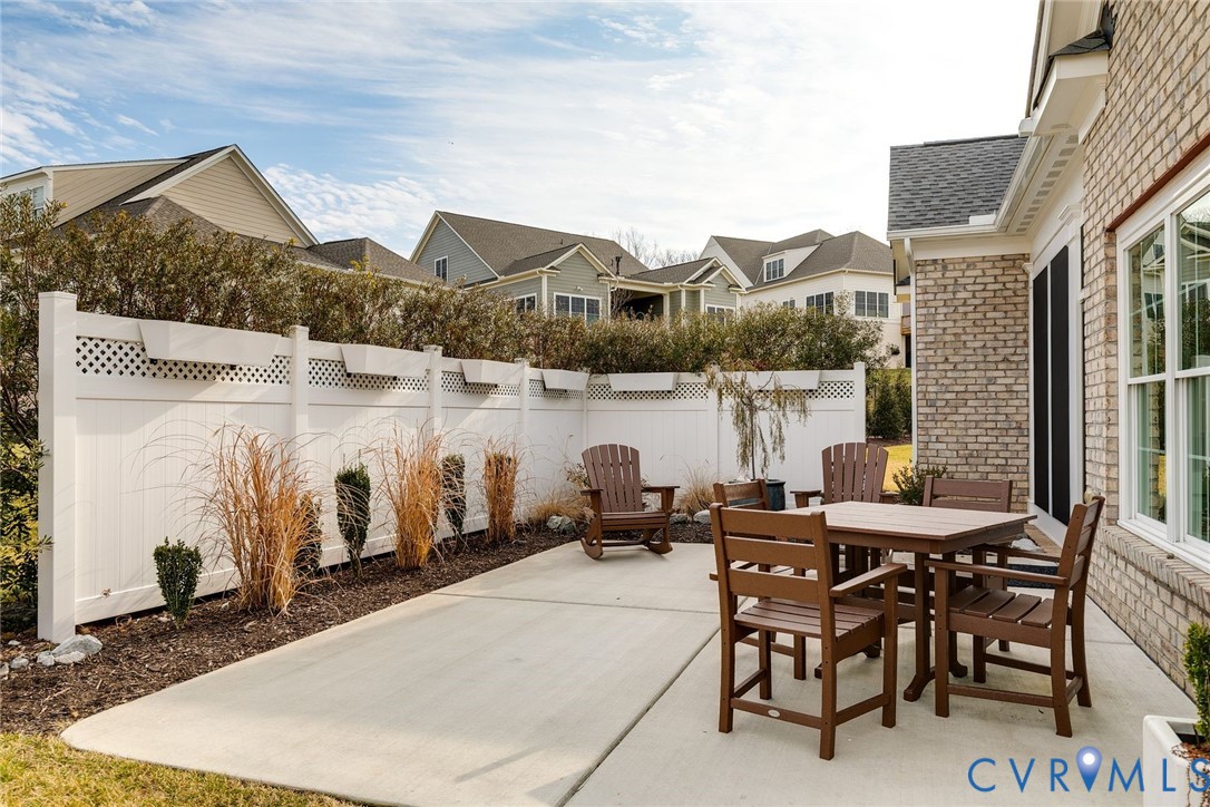 7120 Montage Row
