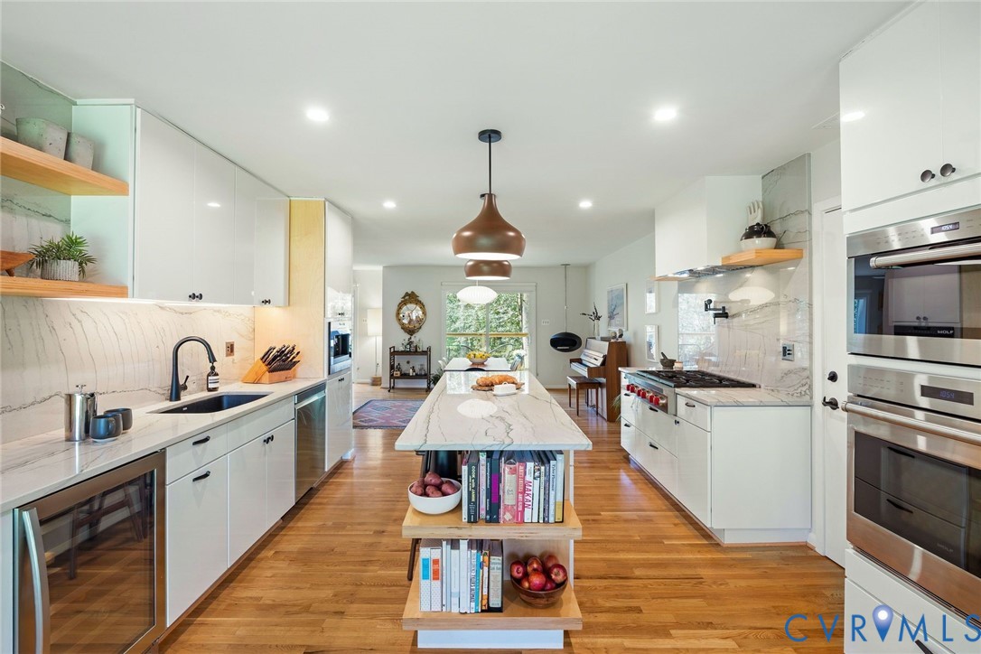 2318 Stratford Ct