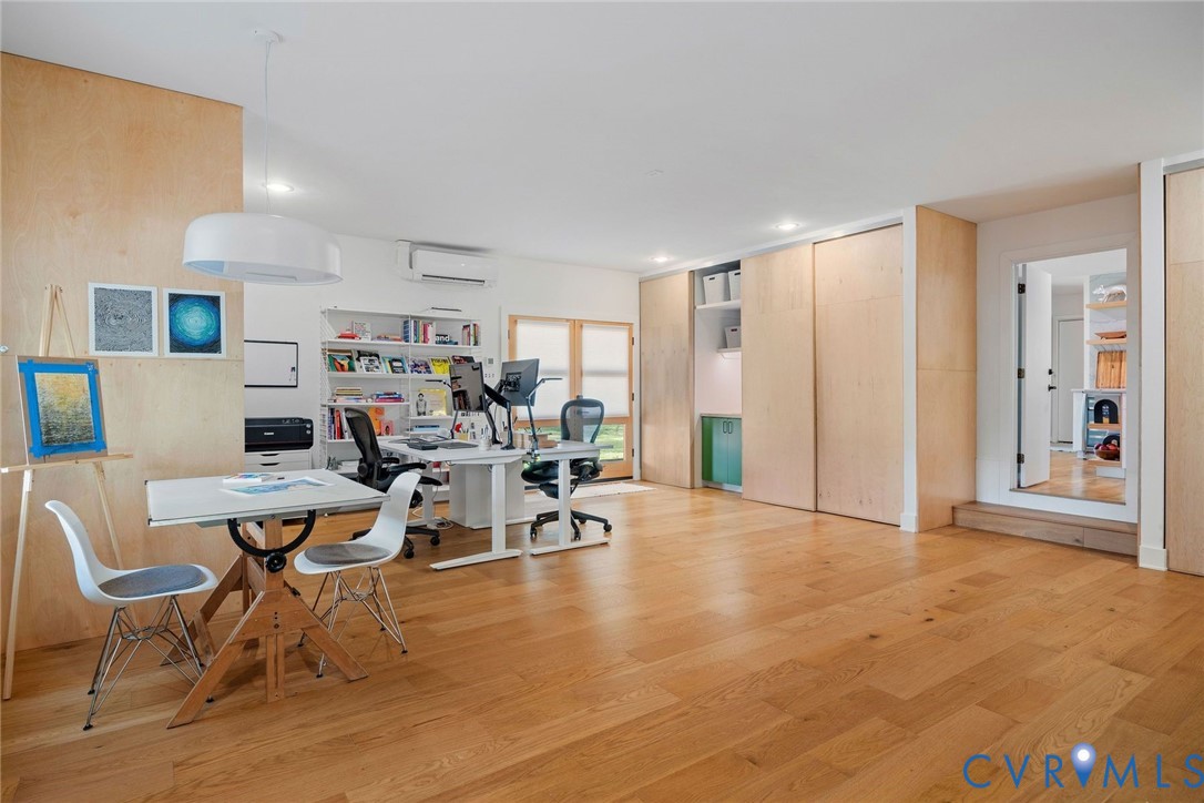 2318 Stratford Ct