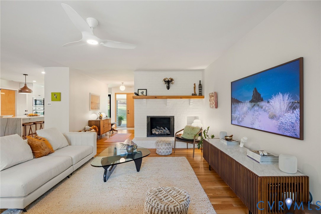 2318 Stratford Ct