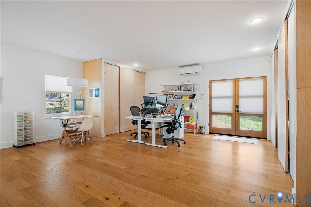 2318 Stratford Ct