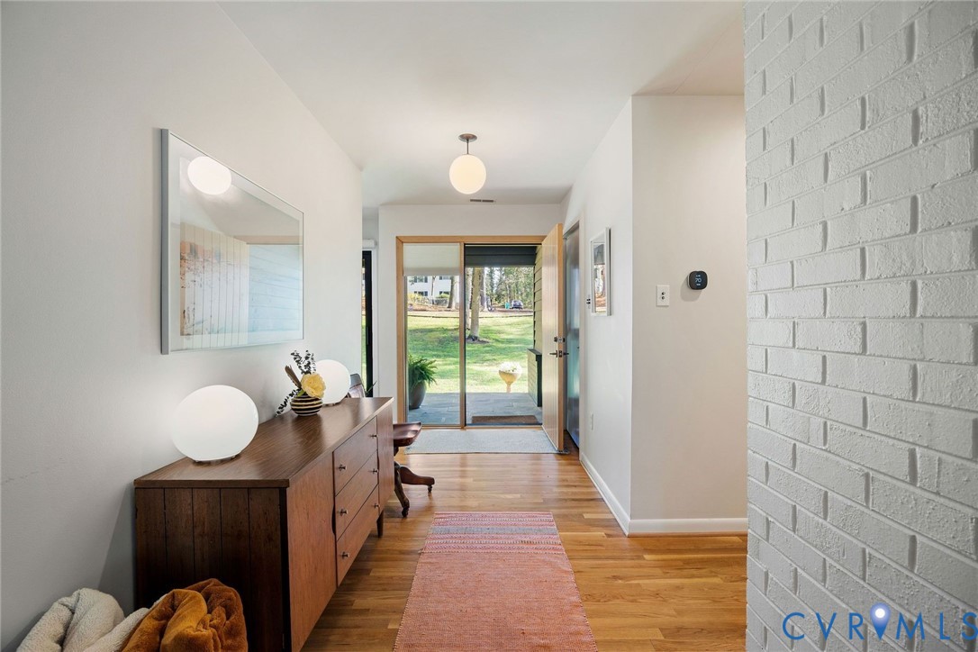 2318 Stratford Ct