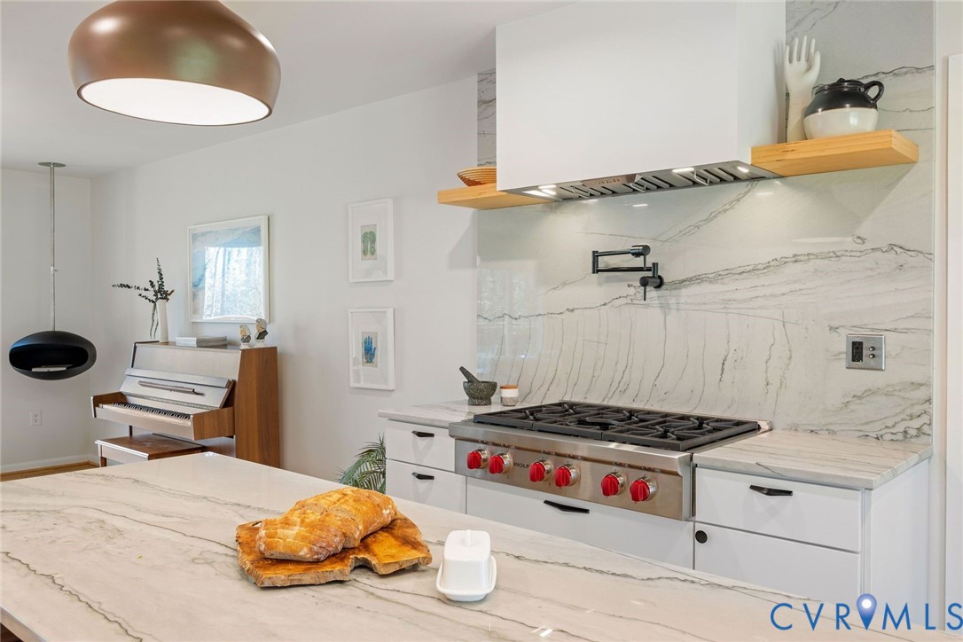 2318 Stratford Ct