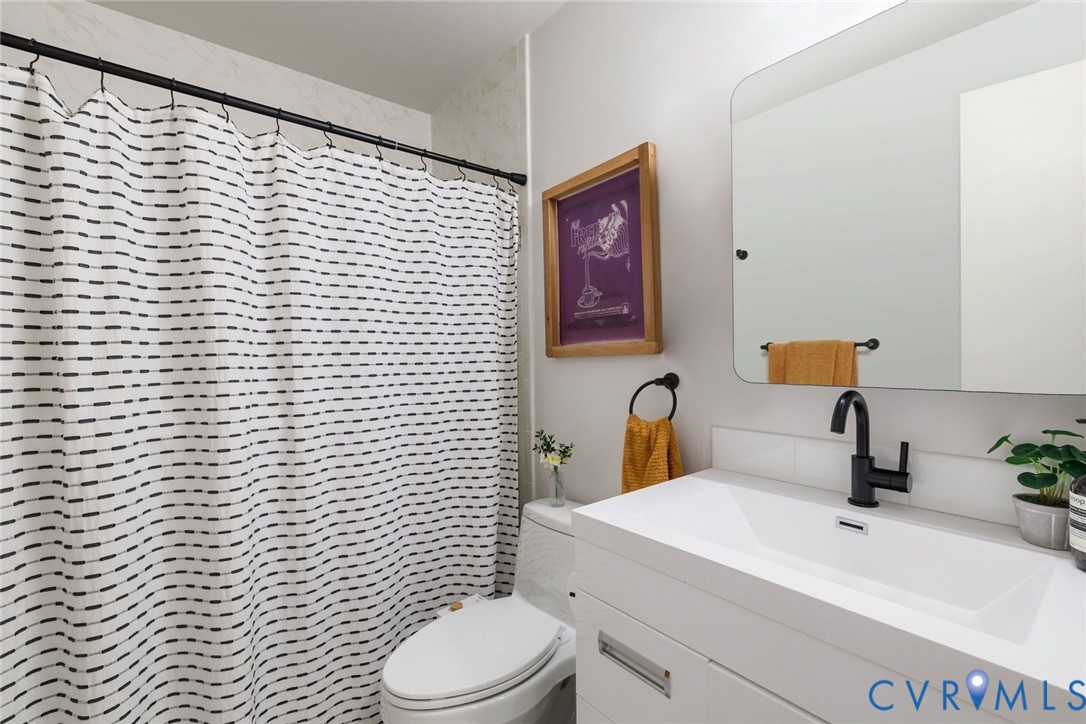 2318 Stratford Ct