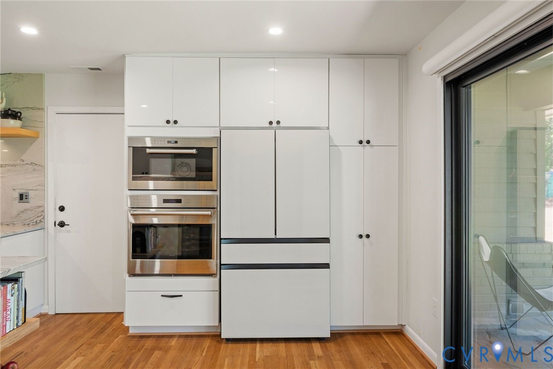 2318 Stratford Ct