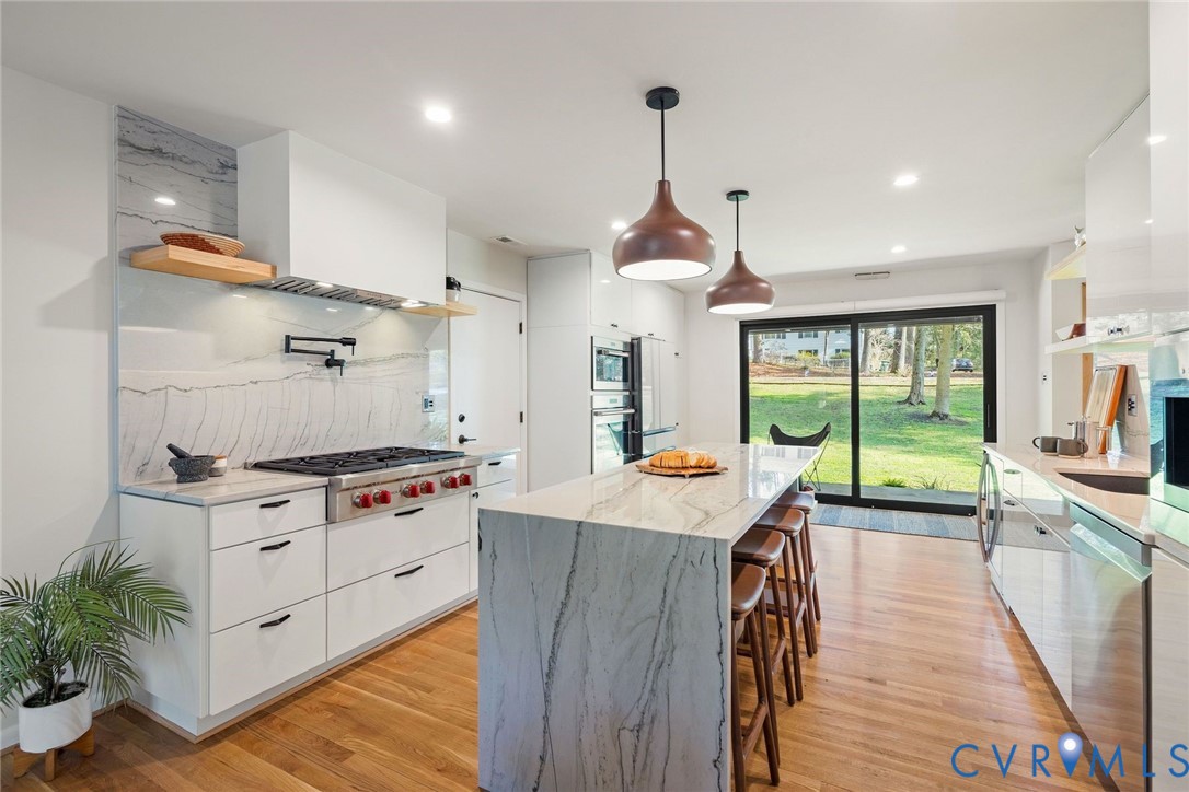 2318 Stratford Ct