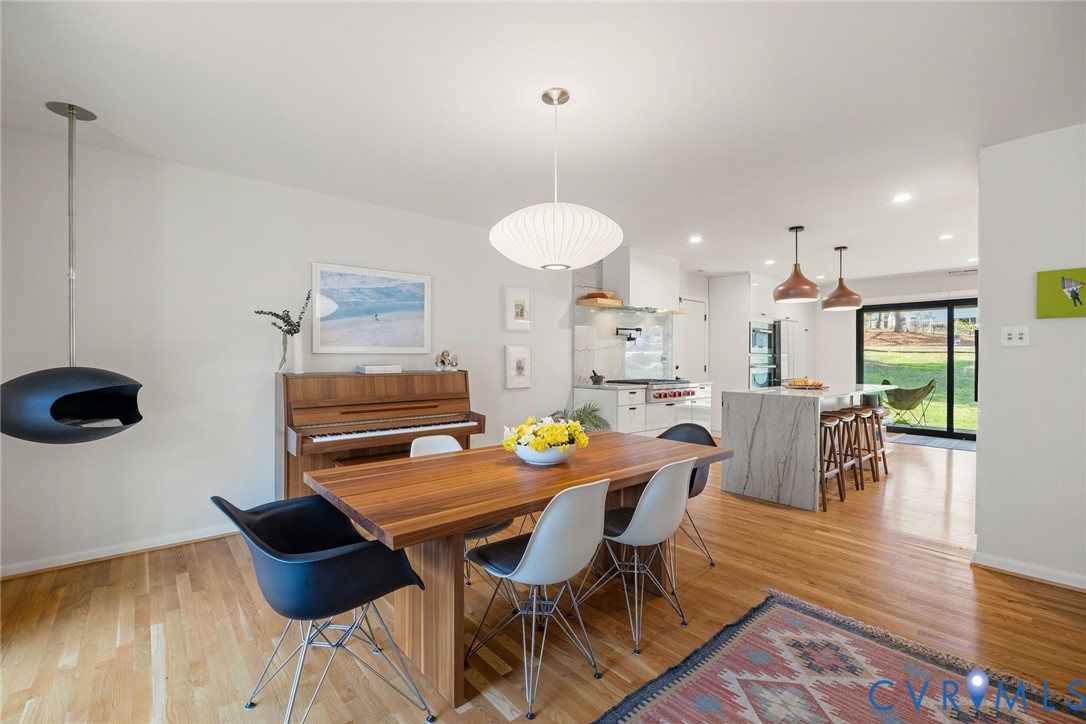 2318 Stratford Ct