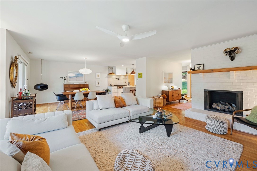 2318 Stratford Ct