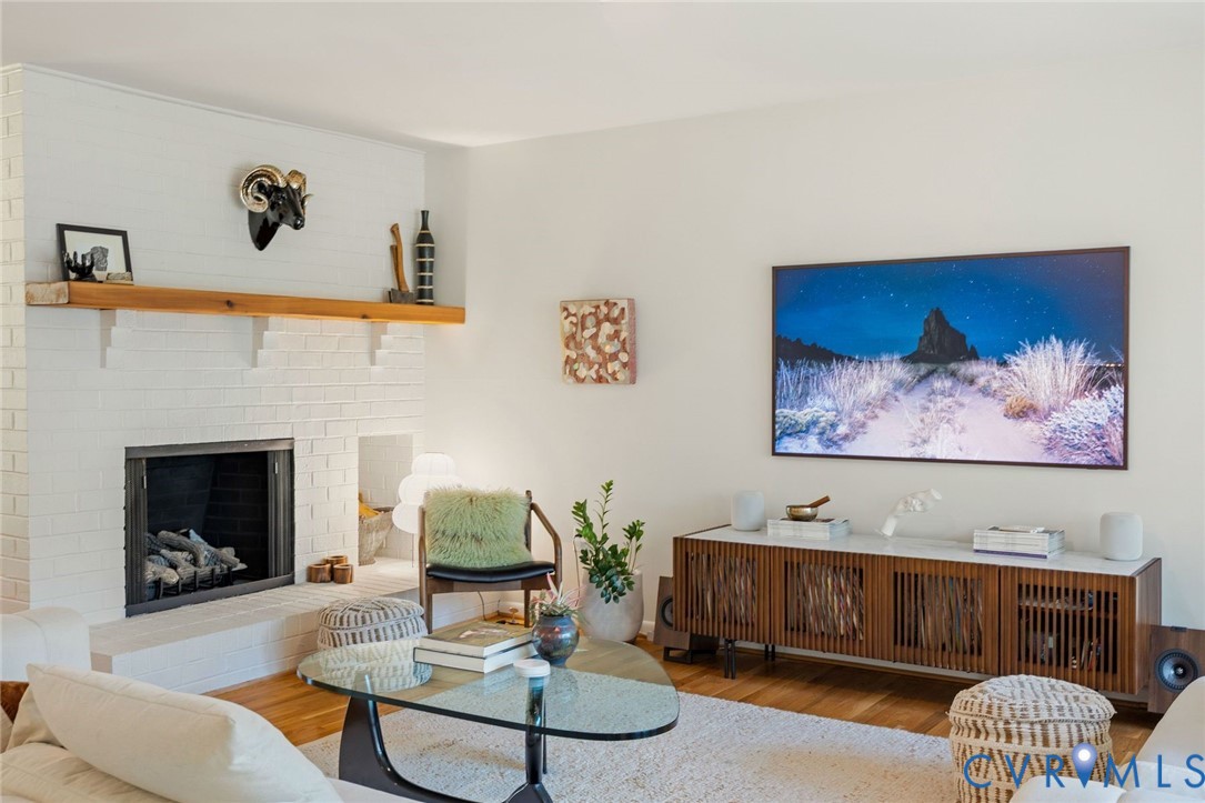 2318 Stratford Ct