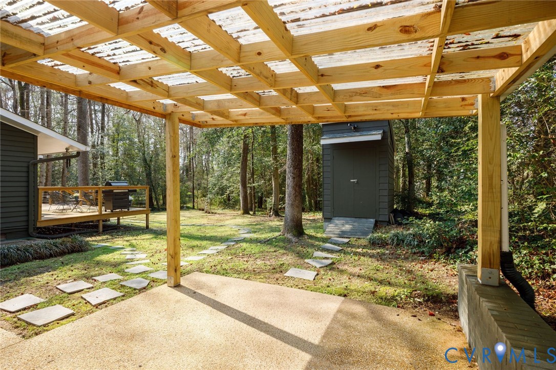 2318 Stratford Ct