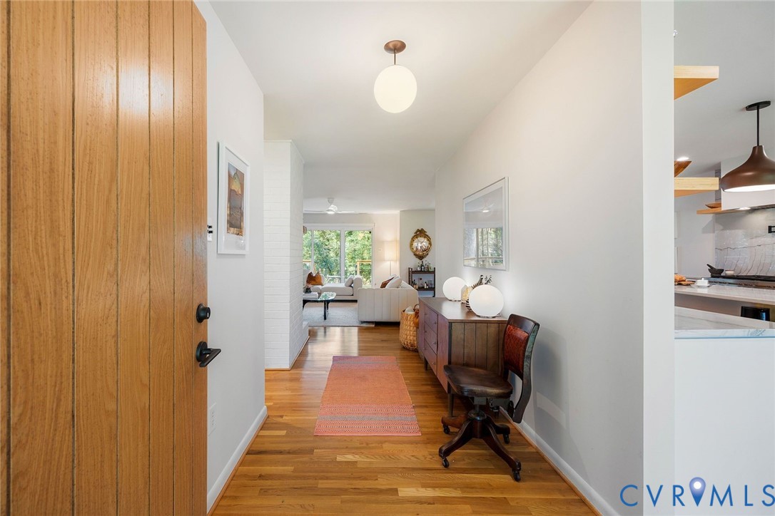 2318 Stratford Ct