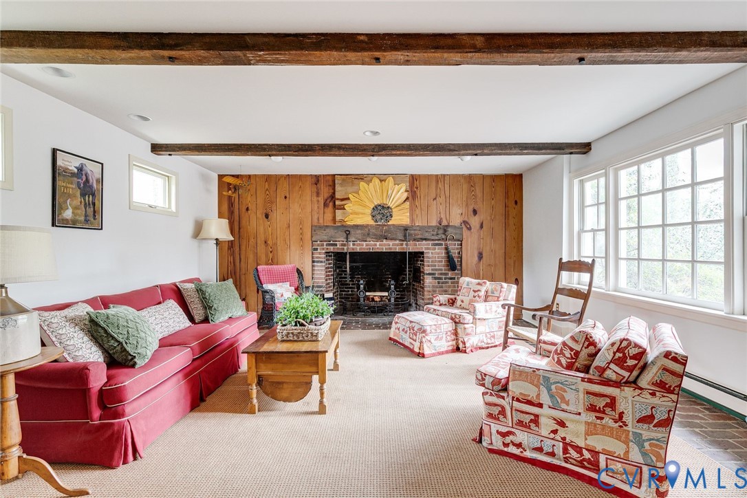 402 Beechwood Dr