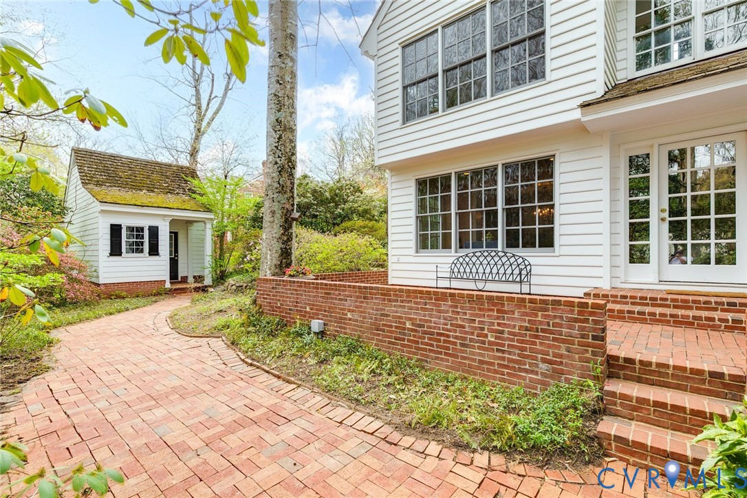 402 Beechwood Dr
