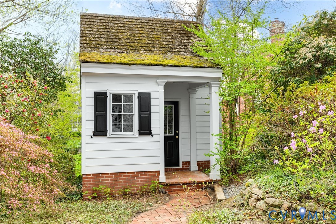 402 Beechwood Dr
