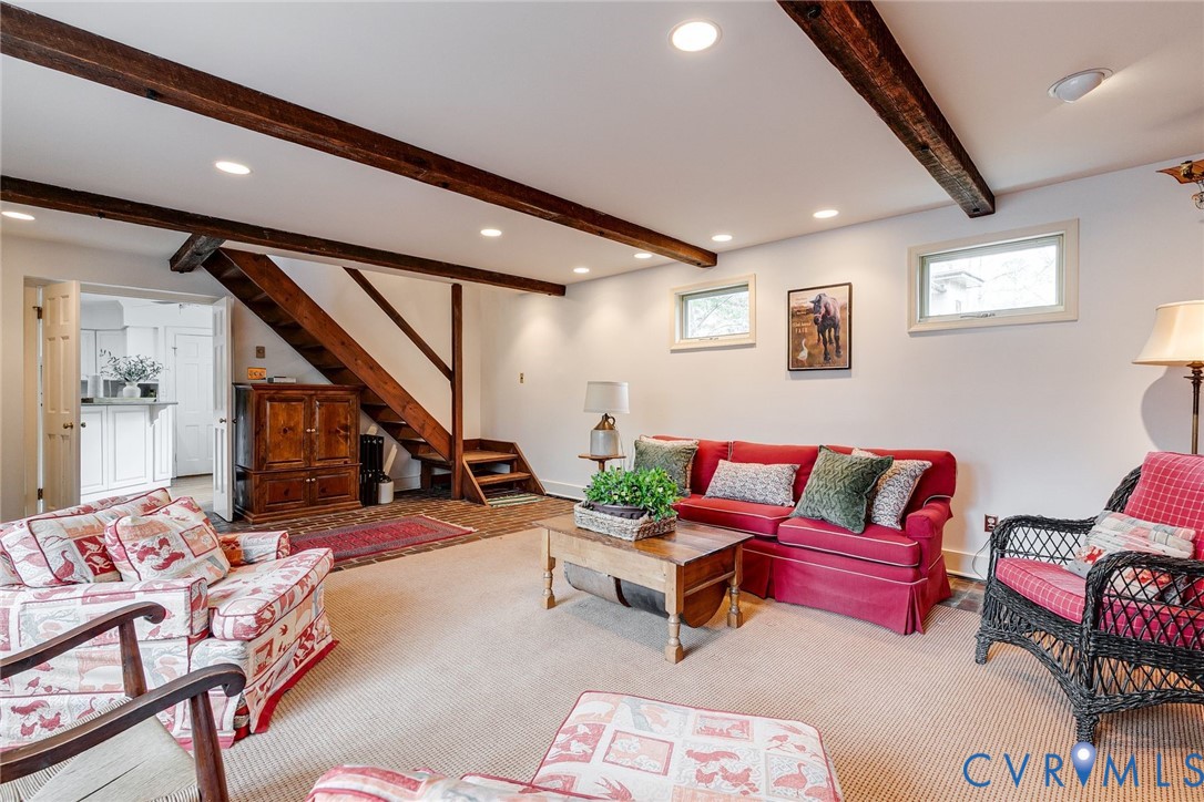 402 Beechwood Dr