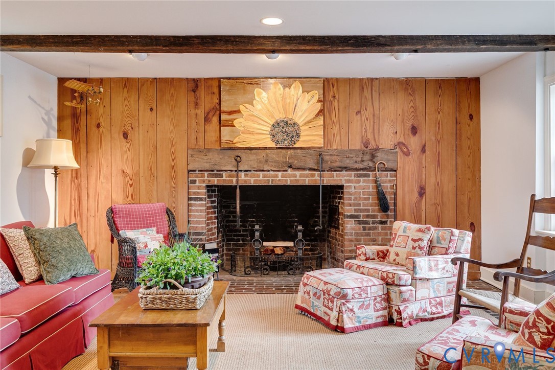402 Beechwood Dr