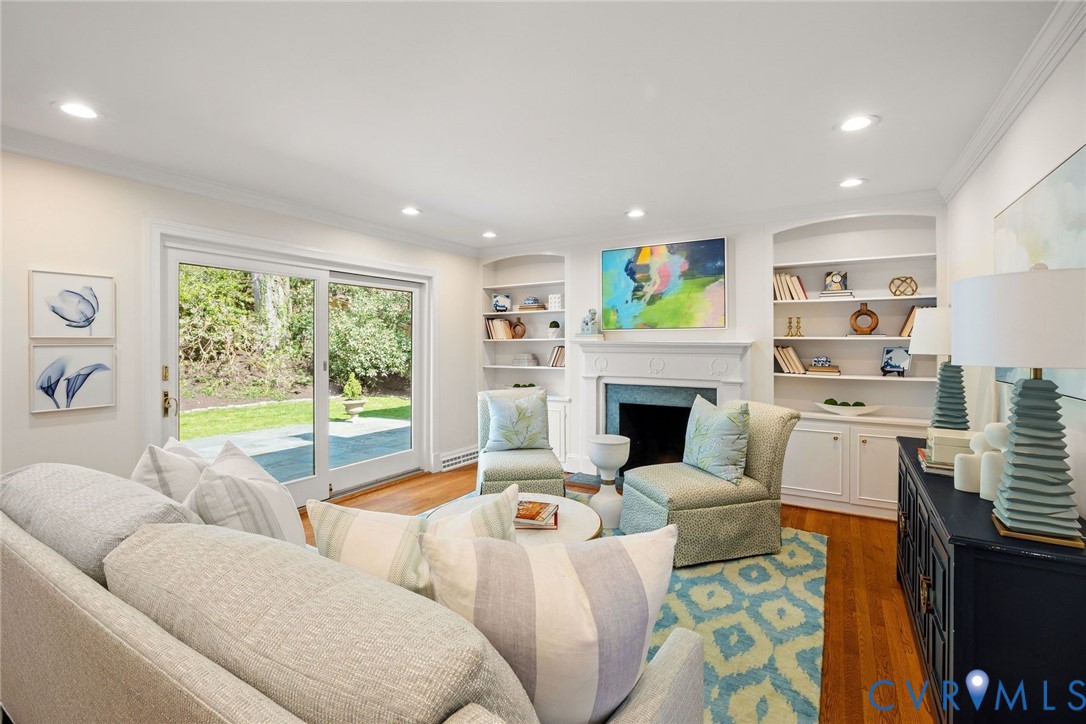 210 Hillwood Ave