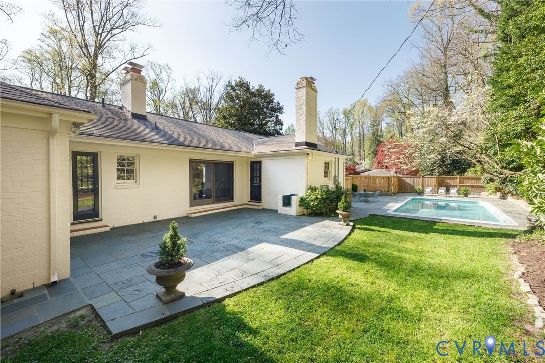 210 Hillwood Ave