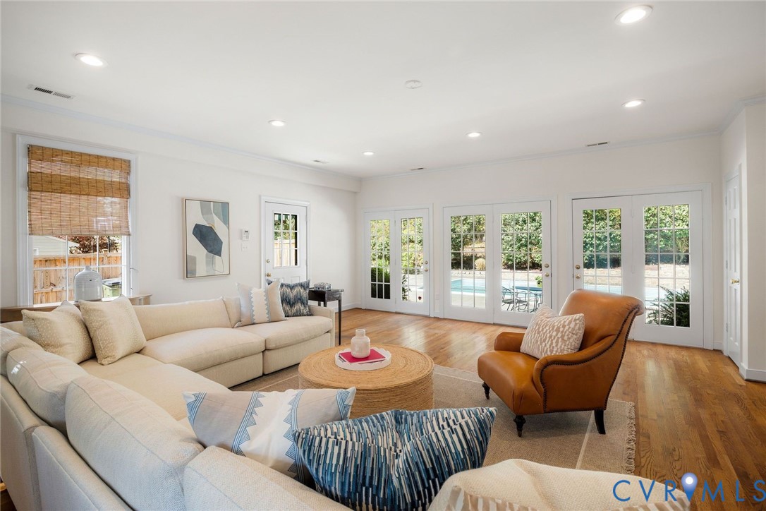 210 Hillwood Ave