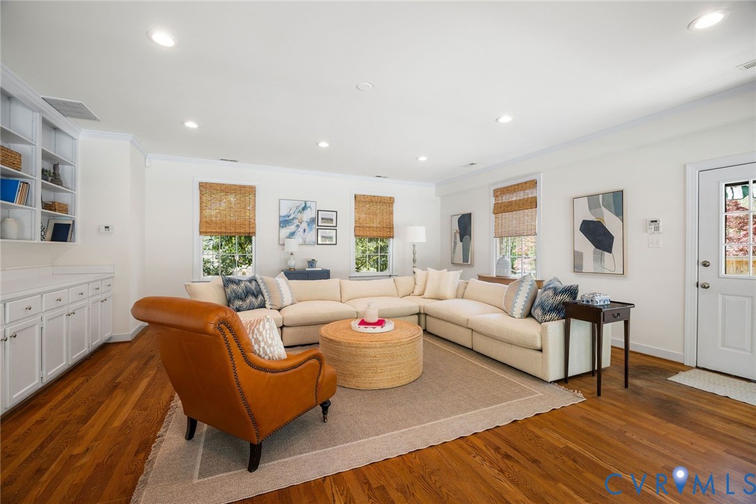 210 Hillwood Ave