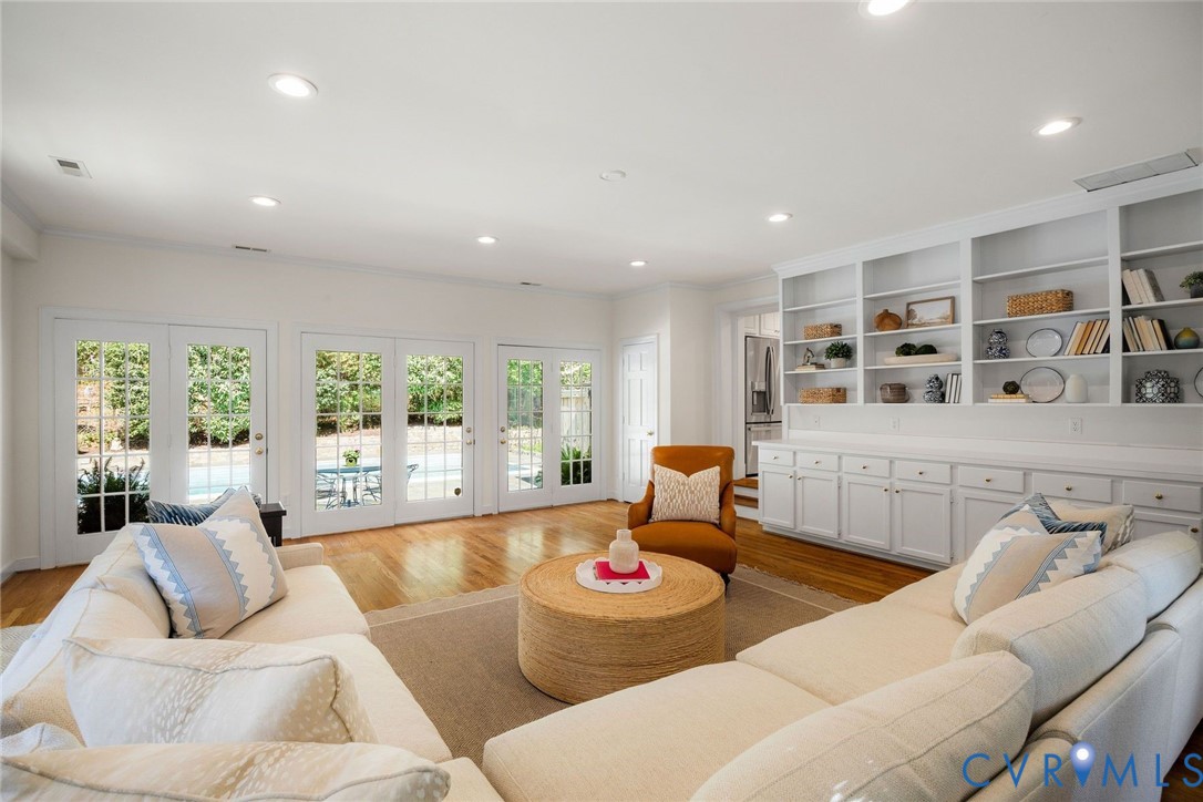 210 Hillwood Ave