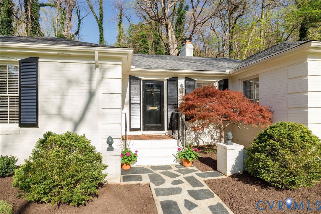 210 Hillwood Ave