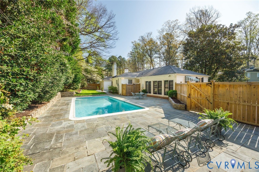 210 Hillwood Ave