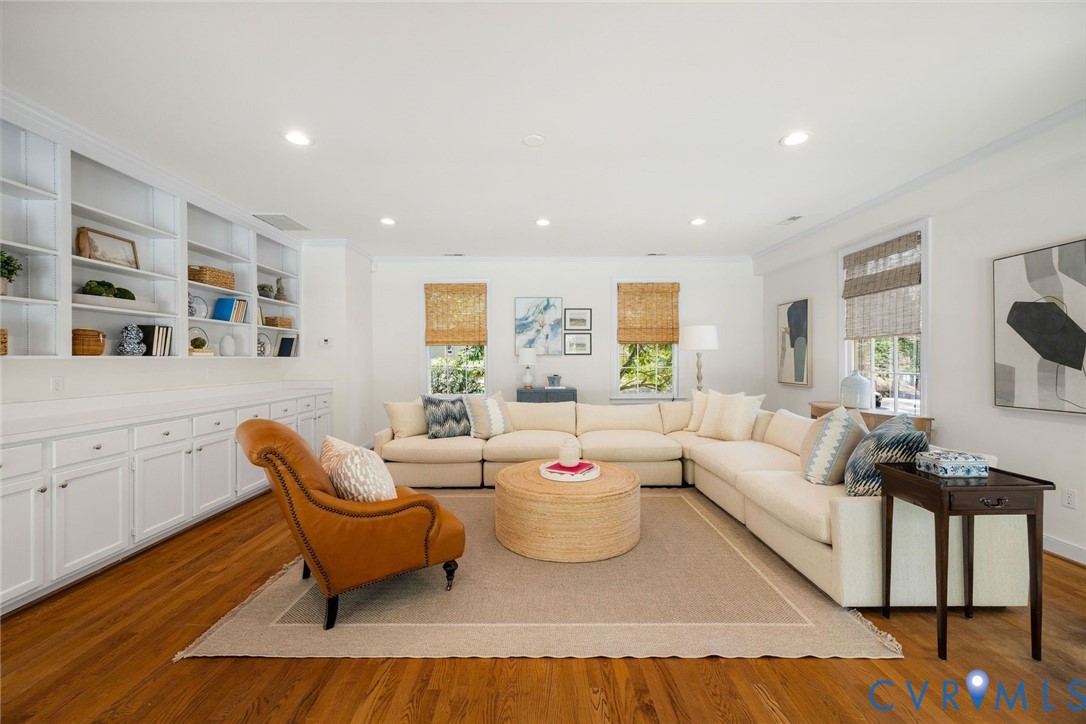 210 Hillwood Ave