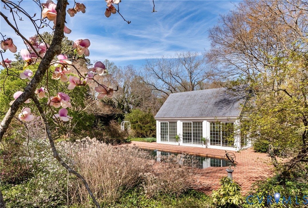505 Manor House Ln