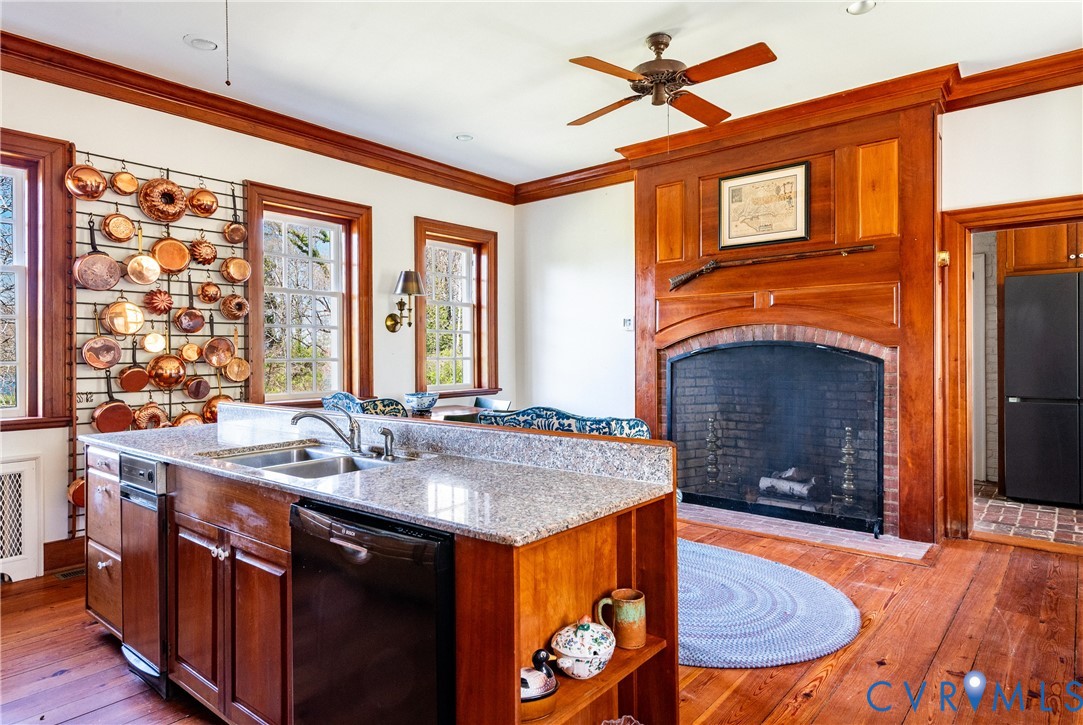 505 Manor House Ln