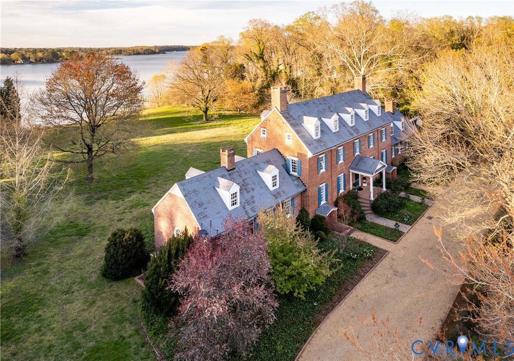 505 Manor House Ln