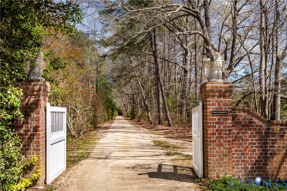 505 Manor House Ln