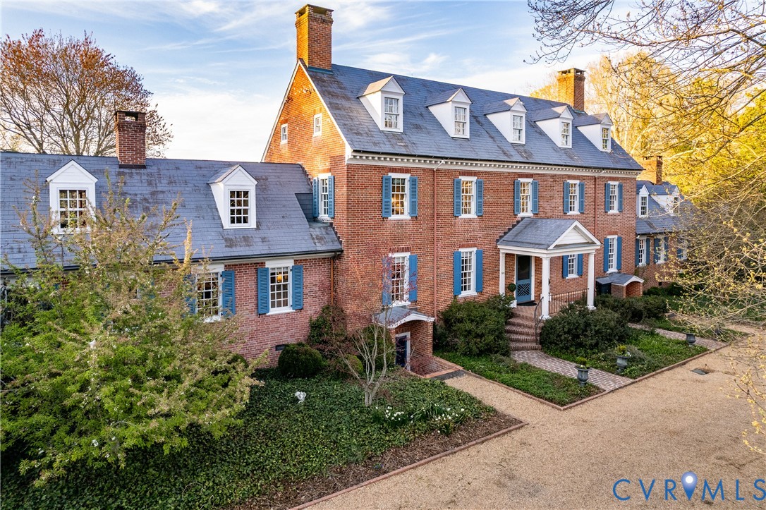 505 Manor House Ln